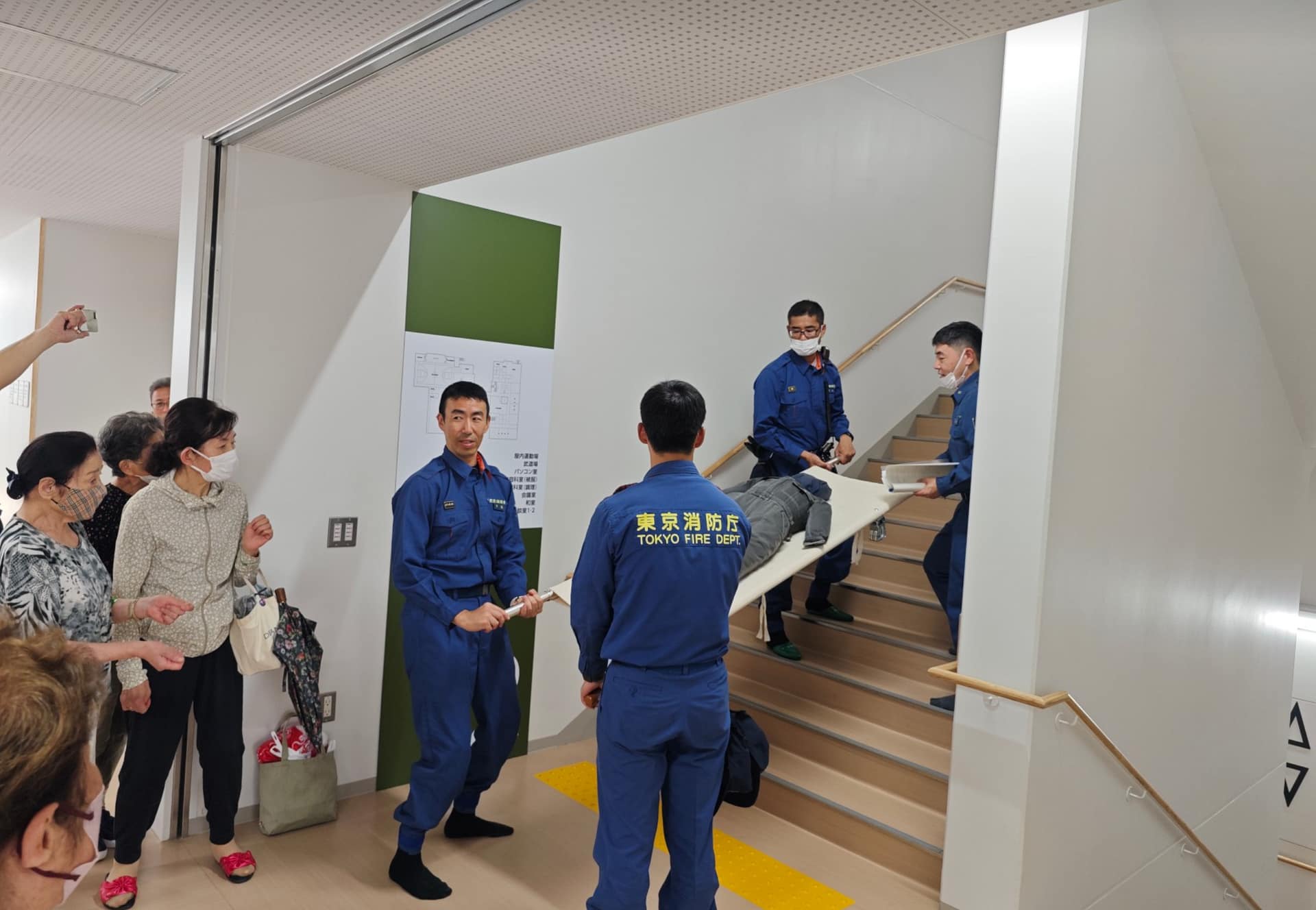 用介護者の階段搬送訓練 用介護者の階段搬送訓練