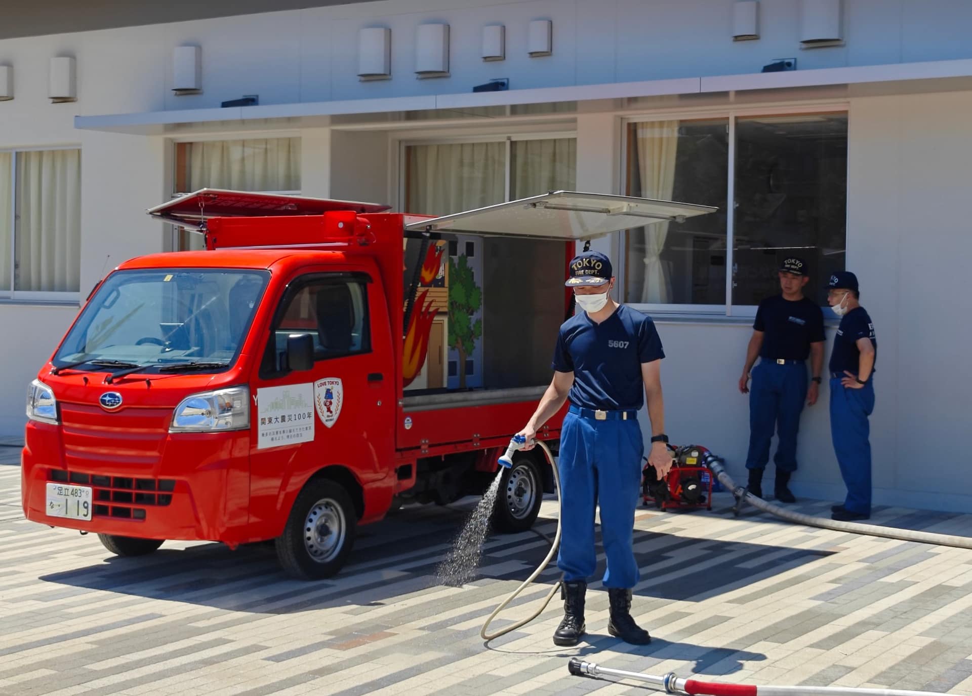 初期消火訓練(まちかど防災訓練車) 初期消火訓練(まちかど防災訓練車)